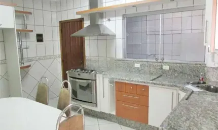 Sobrado à venda, 90 m², 2 quartos, 2 banheiros, 2 suítes