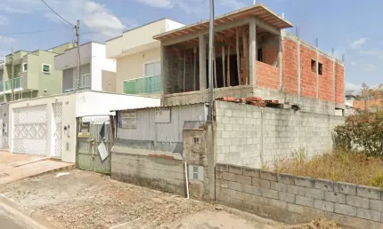 Sobrado à venda, 112 m², 3 quartos, 2 banheiros, 2 suítes