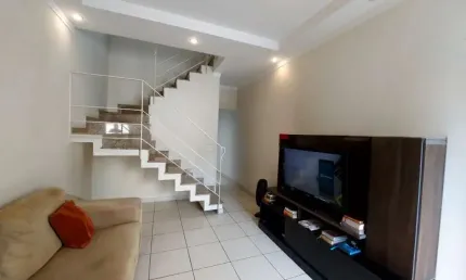 Sobrado à venda, 95 m², 3 quartos, 2 banheiros, 1 suíte