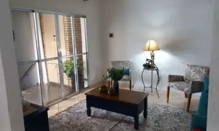 Sobrado à venda, 230 m², 2 quartos, 2 banheiros, 1 suíte