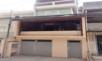 Sobrado à venda, 400 m², 4 quartos, 2 banheiros, 1 suíte