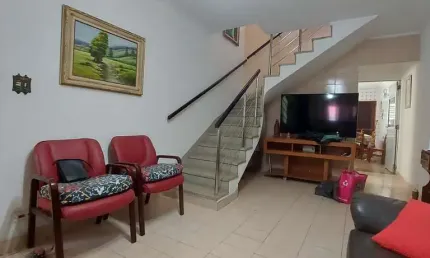 Sobrado à venda, 140 m², 3 quartos, 3 banheiros, 1 suíte