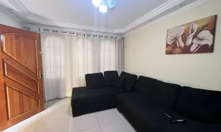 Sobrado à venda, 180 m², 3 quartos, 2 banheiros, 1 suíte