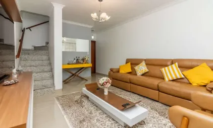Sobrado à venda, 90 m², 2 quartos, 3 banheiros, 2 suítes