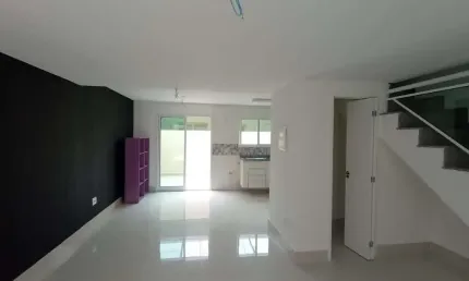Sobrado à venda, 86 m², 3 quartos, 2 banheiros, 1 suíte