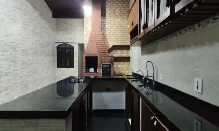 Sobrado à venda, 292 m², 4 quartos, 1 banheiro, 2 suítes