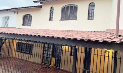 Sobrado à venda, 146 m², 3 quartos, 2 banheiros, 1 suíte