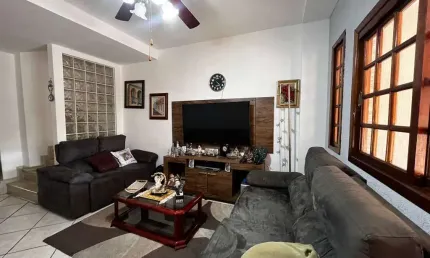 Sobrado à venda, 150 m², 3 quartos, 4 banheiros, 1 suíte