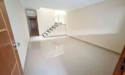 Sobrado à venda, 130 m², 3 quartos, 2 banheiros, 1 suíte