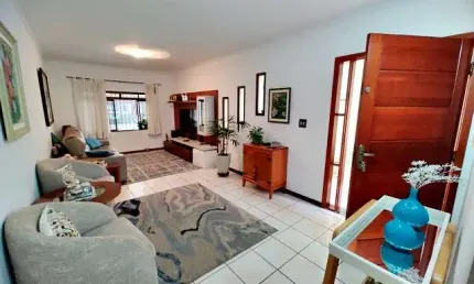 Sobrado à venda, 153 m², 3 quartos, 2 banheiros, 1 suíte