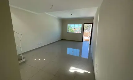 Sobrado à venda, 180 m², 3 quartos, 3 banheiros, 1 suíte