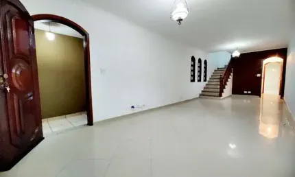 Sobrado à venda, 200 m², 3 quartos, 3 banheiros, 1 suíte