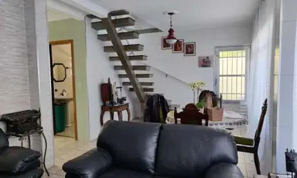 Sobrado à venda, 221 m², 3 quartos, 2 banheiros, 1 suíte