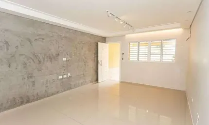 Sobrado à venda, 140 m², 3 quartos, 4 banheiros, 3 suítes