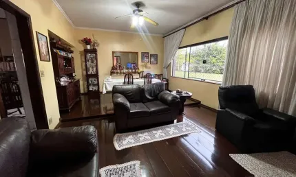 Casa à venda, 318 m², 3 quartos, 2 banheiros, 2 suítes