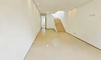 Sobrado à venda, 110 m², 2 quartos, 2 banheiros, 2 suítes