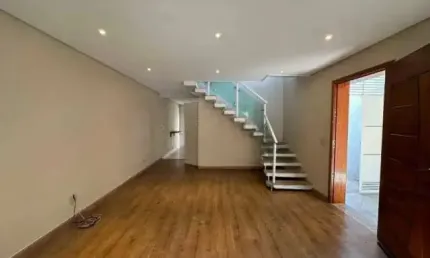 Sobrado à venda, 135 m², 3 quartos, 3 banheiros, 3 suítes
