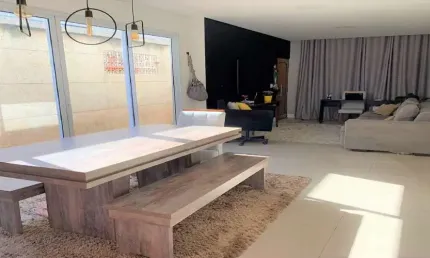 Casa à venda, 250 m², 3 quartos, 3 banheiros, 1 suíte