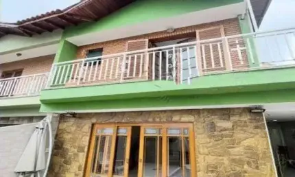 Sobrado à venda, 150 m², 3 quartos, 2 banheiros, 1 suíte