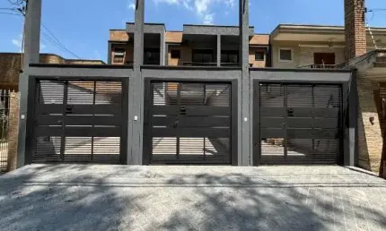 Sobrado à venda, 150 m², 3 quartos, 4 banheiros, 3 suítes