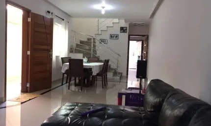 Sobrado à venda, 150 m², 3 quartos, 4 banheiros, 3 suítes