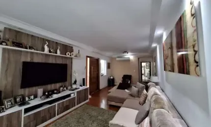 Sobrado à venda, 190 m², 3 quartos, 2 banheiros, 1 suíte