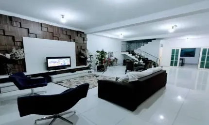 Sobrado à venda, 233 m², 4 quartos, 3 banheiros, 2 suítes