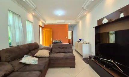 Sobrado à venda, 240 m², 4 quartos, 4 banheiros, 2 suítes