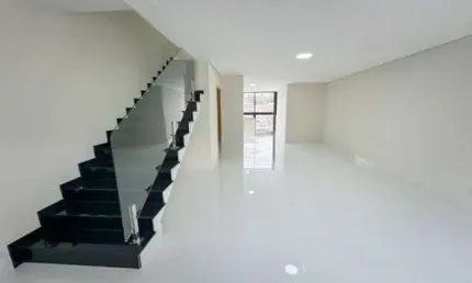 Sobrado à venda, 205 m², 3 quartos, 5 banheiros, 3 suítes