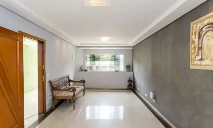 Sobrado à venda, 200 m², 4 quartos, 5 banheiros, 3 suítes