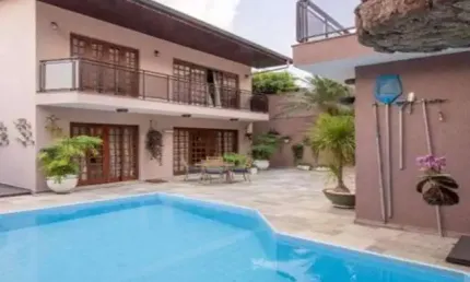 Sobrado à venda, 462 m², 4 quartos, 5 banheiros, 3 suítes