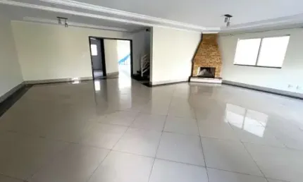 Sobrado à venda, 450 m², 4 quartos, 8 banheiros, 4 suítes