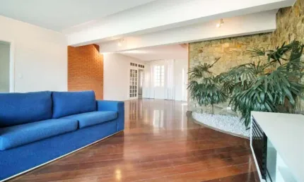Sobrado à venda, 465 m², 4 quartos, 3 banheiros, 2 suítes