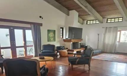Sobrado à venda, 434 m², 4 quartos, 2 banheiros, 4 suítes