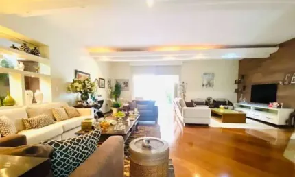 Sobrado à venda, 530 m², 4 quartos, 3 banheiros, 3 suítes