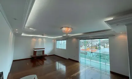 Sobrado à venda, 560 m², 4 quartos, 4 banheiros, 2 suítes