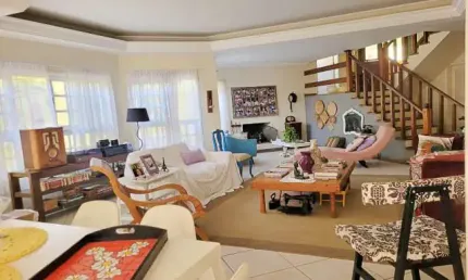 Sobrado à venda, 400 m², 6 quartos, 3 banheiros, 5 suítes