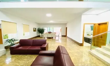 Sobrado à venda, 298 m², 3 quartos, 1 banheiro, 3 suítes