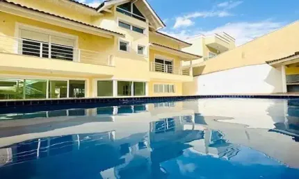 Sobrado à venda, 480 m², 4 quartos, 3 banheiros, 4 suítes