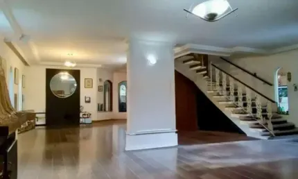 Sobrado à venda, 420 m², 3 quartos, 3 banheiros, 2 suítes
