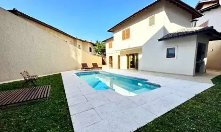Sobrado à venda, 300 m², 3 quartos, 2 banheiros, 1 suíte