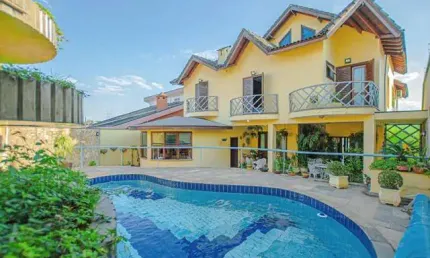 Sobrado à venda, 446 m², 4 quartos, 7 banheiros, 4 suítes