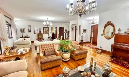 Sobrado à venda, 787 m², 4 quartos, 4 banheiros, 4 suítes