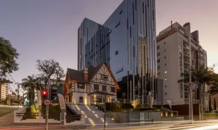 Sala comercial para alugar na Rua Emiliano Perneta, 952, Batel, Curitiba