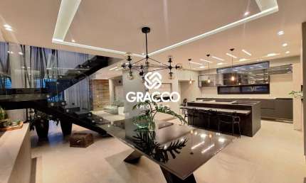 Casa Triplex com 4 Quartos - 2 Vagas em Condomínio Fechado - Campo Comprido