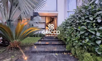 Casa Triplex em Condominio Fechado com 4 Quartos e 2 Vagas - Campo Comprido