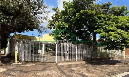 Casa à venda na Avenida Independência, Vila Independência, Piracicaba