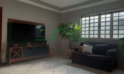Casa com 4 quartos à venda na Rua João Giuste, Santa Terezinha, Piracicaba
