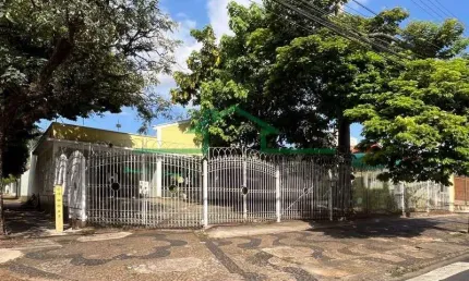 Casa comercial à venda na Avenida Independência, São Judas, Piracicaba