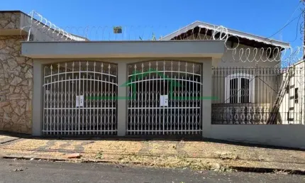 Casa com 3 quartos para alugar na Rua Valentim Do Amaral, Higienópolis, Piracicaba